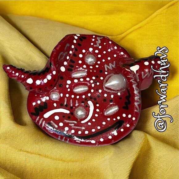 Handcrafted Artisan Southwest Style Sculpted Clay Brooch by Lima - Picture 4 of 11